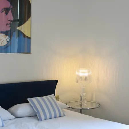 Beautiful On The Lake, Pool & Parking - Nr 124 Apartment *
